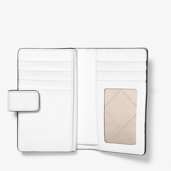Michael Kors Medium Saffiano Leather Bifold Wallet
Optic White
NWT - Picture 3 of 16